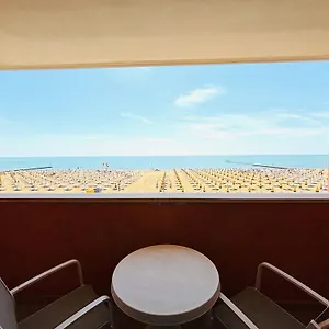 villa-alpina-frontemare-centrale-immobil-relax.hotelslidodijesolo.com/